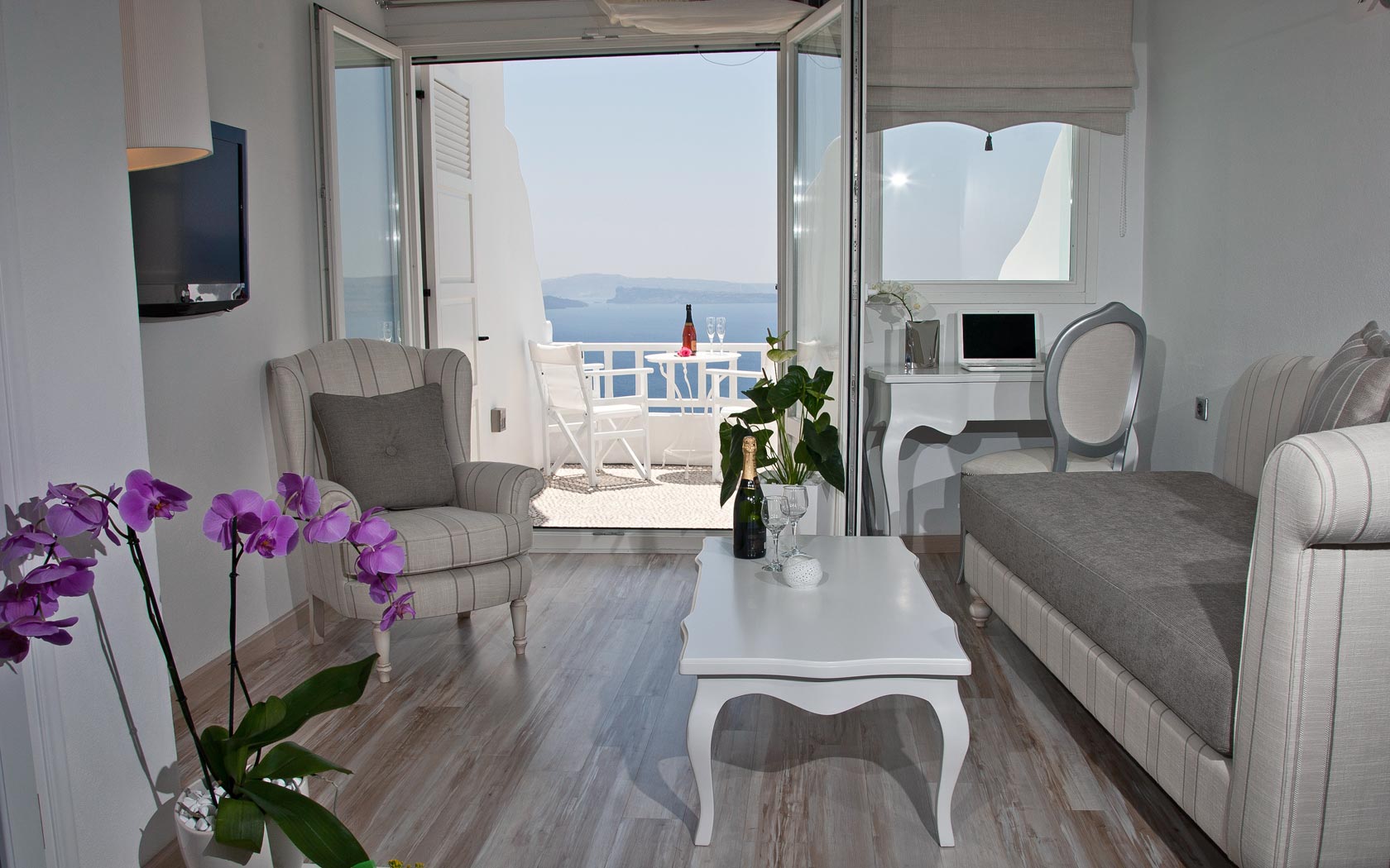 Santorini Honeymoon Suites, Delfini Villas